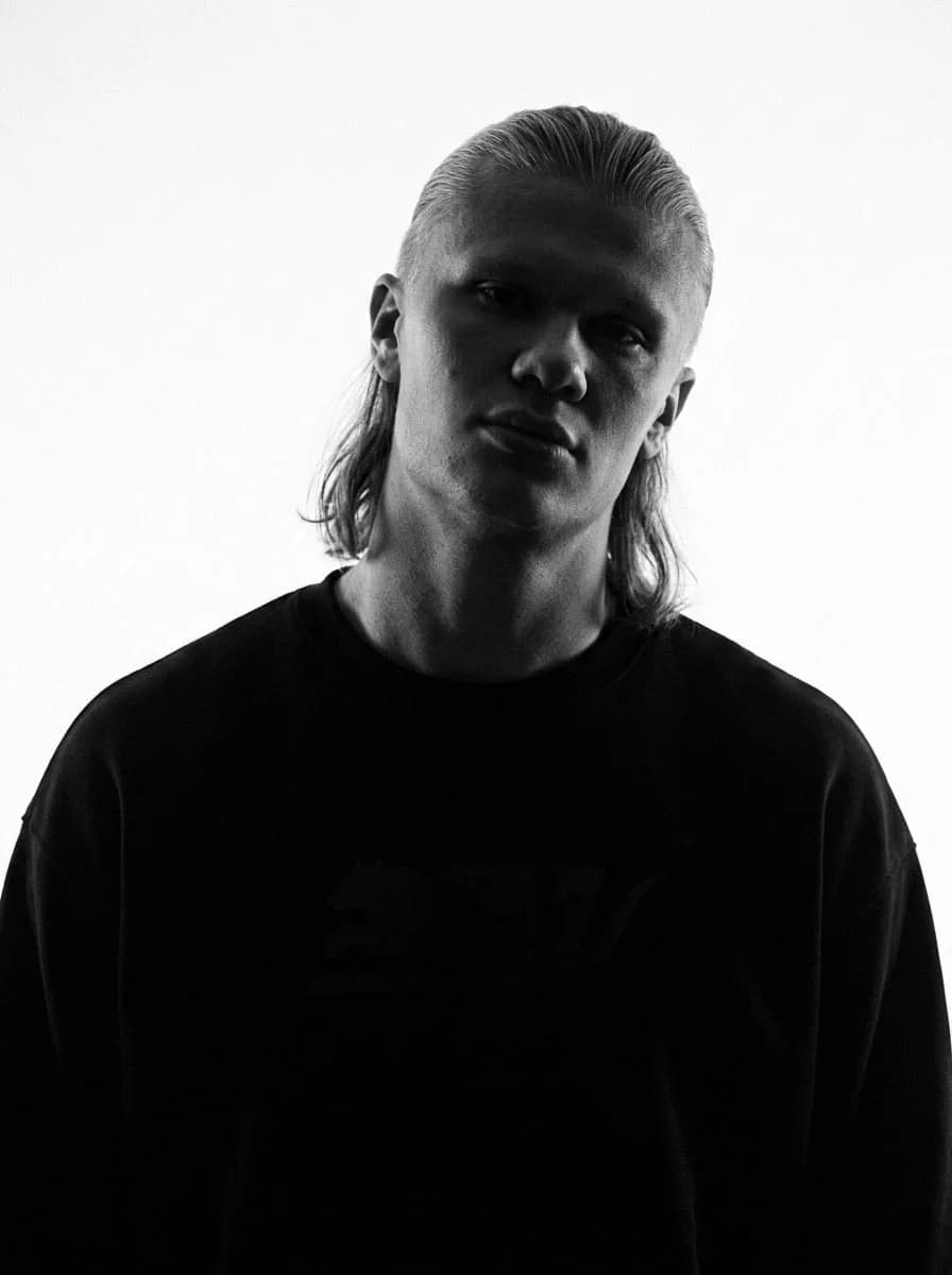 B&W Low-Key Fashion Portrait with polished social media composition, clear subject focus and share-ready visual styling