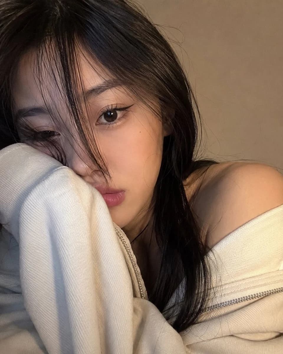 Cozy close-up selfie portrait with soft indoor light, natural skin texture, and relaxed intimate framing