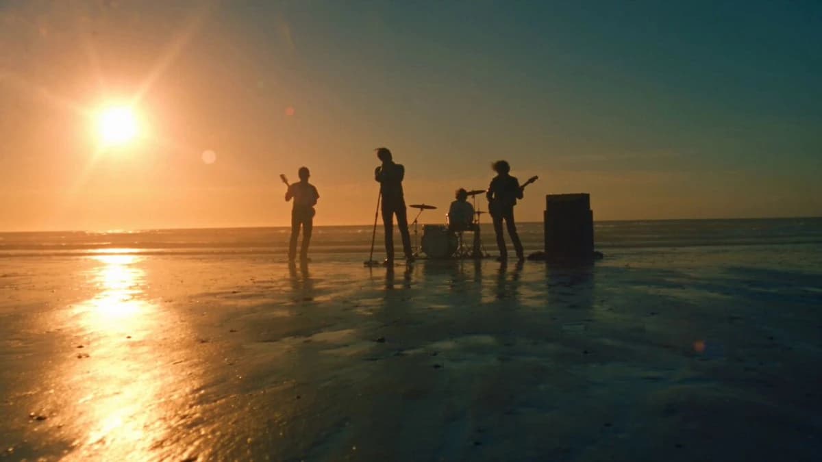 Vista previa del prompt de video Seedance 2.0: Video musical de hip-hop cinematográfico en la playa