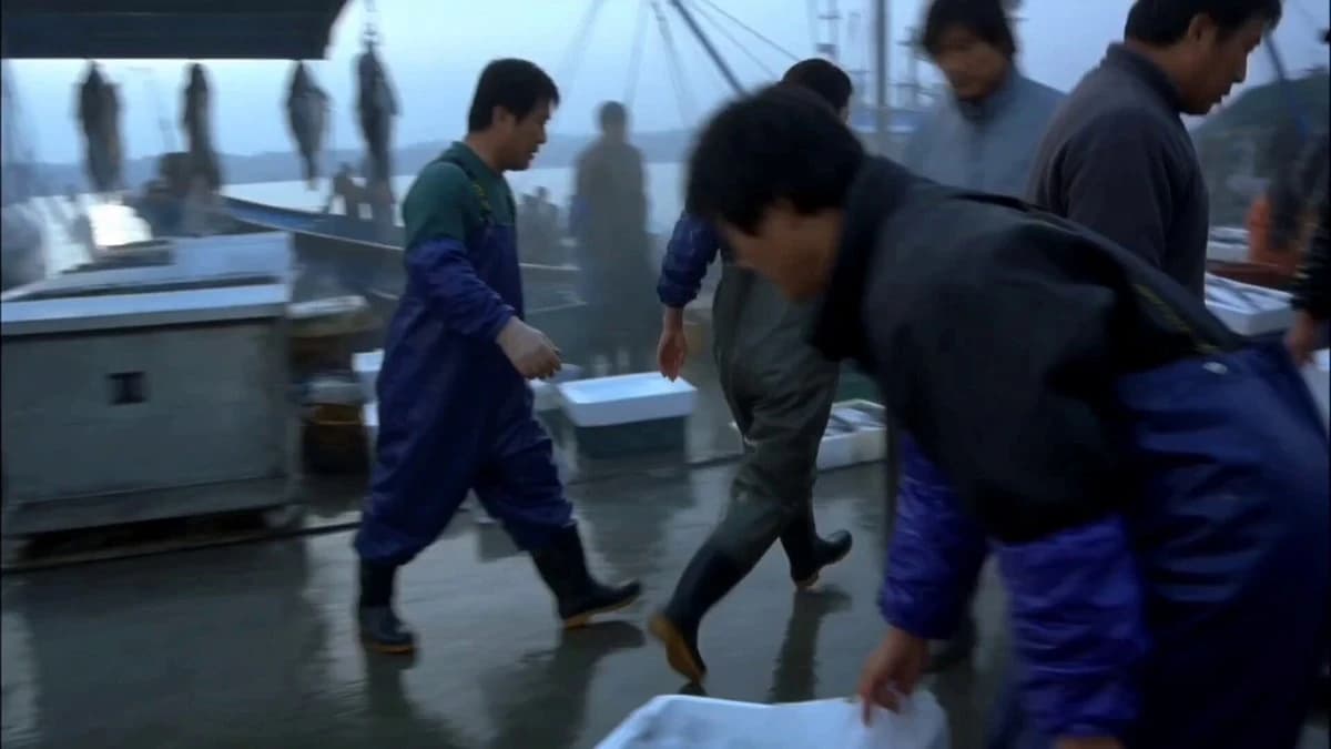 Vista previa del prompt de video Seedance 2.0: Subasta realista en un mercado de pescado coreano